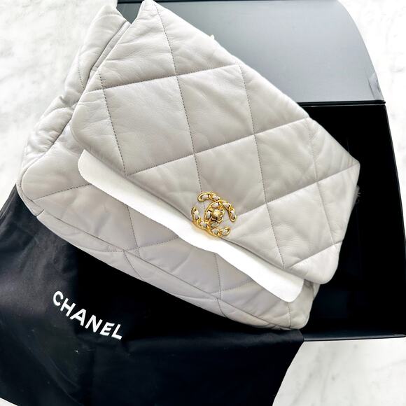 Chanel 19 Goatskin Quilted Medium Flap Purse Grey Tri-Color Chain Full Set & Box - Picture 14 of 15